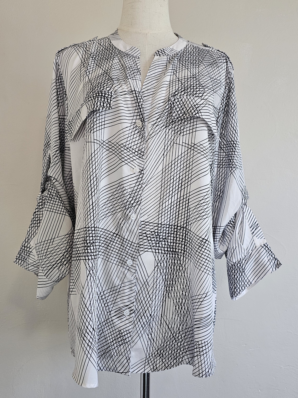 Calvin Klein White Button-Front Shirt with Black Linear Print XL